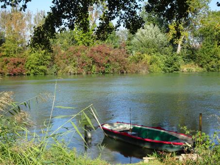 Free Stock Photo of Boat resting for a while...