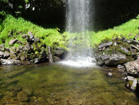 Free Stock Photo of Waterfall on basaltic organs