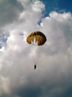 Free Stock Photo of Skydiver 