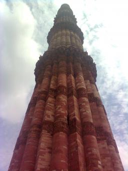 Free Stock Photo of Qutub minar with Sky