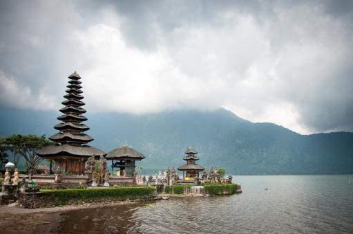 Free Stock Photo of Pura Ulun Danu temple on a lake Beratan