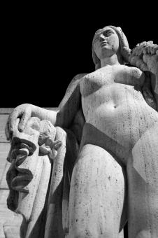 Free Stock Photo of Woman sculpture in park