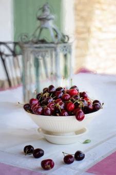 Free Stock Photo of Cherries in a Bowl