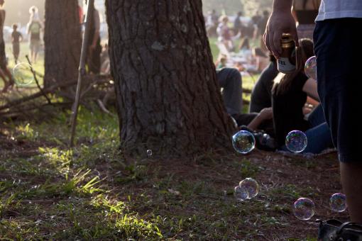 Free Stock Photo of Soap Bubbles and Friends in the Park