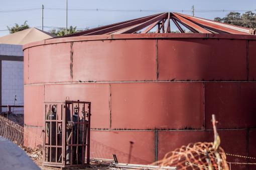 Free Stock Photo of Red Metallic Tank