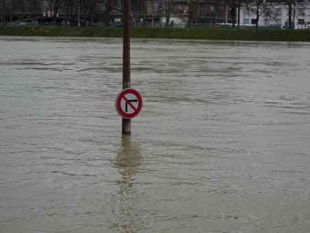 Free Stock Photo of C'mon!! Don't push me! I know what that sign means!!