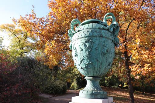 Free Stock Photo of Beautiful bronze vase in a garden