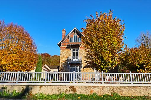 Free Stock Photo of House in Autumn