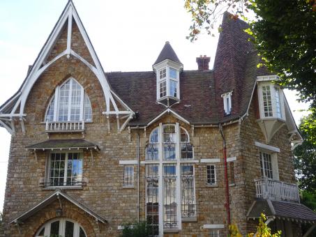 Free Stock Photo of Looks like an ancient manor, but probably 
