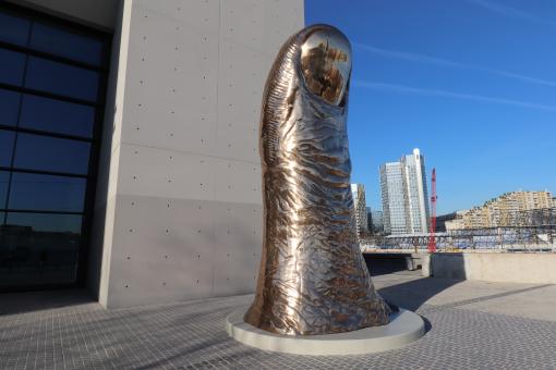 Free Stock Photo of Gold-plated bronze, 6 meters high and 6 metric tons of weight
