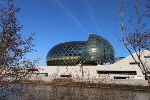 Free Stock Photo of Side view from across the Seine river of ultra-modern building