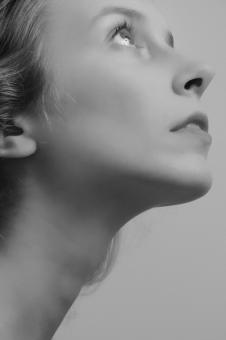 Free Stock Photo of Portrait of Girl Looking Up - Black and White