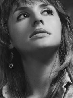 Free Stock Photo of Woman Portrait - Looking Up