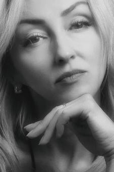 Free Stock Photo of Woman Studio Portrait - Black and White