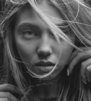 Free Stock Photo of Seductive Girl Portrait - Black and White