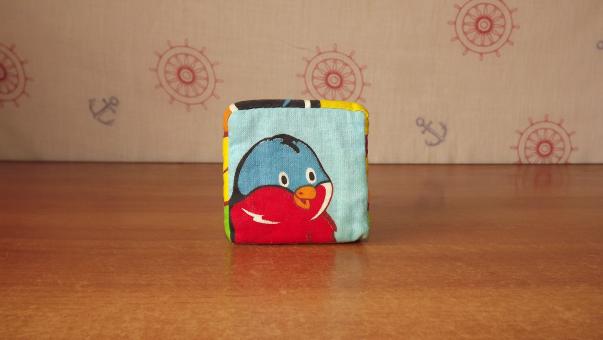 Free Stock Photo of Toy cube with bird