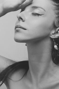 Free Stock Photo of Female Portraiture - Beautiful Girl Monochrome