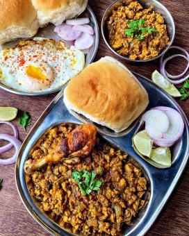 Free Stock Photo of Chicken Kheema & Pav Chicken
