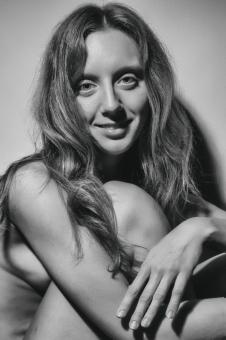 Free Stock Photo of Young Woman Posing - Smile - Monochrome
