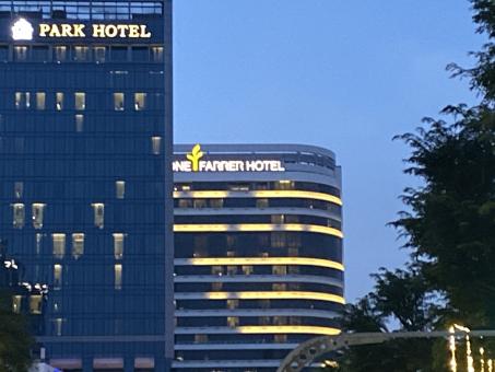 Free Stock Photo of Two luxury Hotels in Singapore 