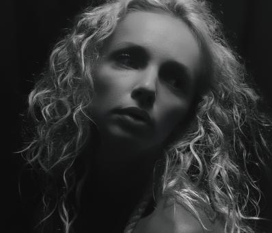 Free Stock Photo of Blond Girl with Curls - Portrait