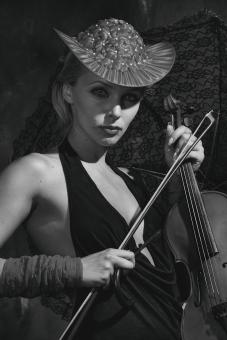 Free Stock Photo of Woman with Violin - Monochrome
