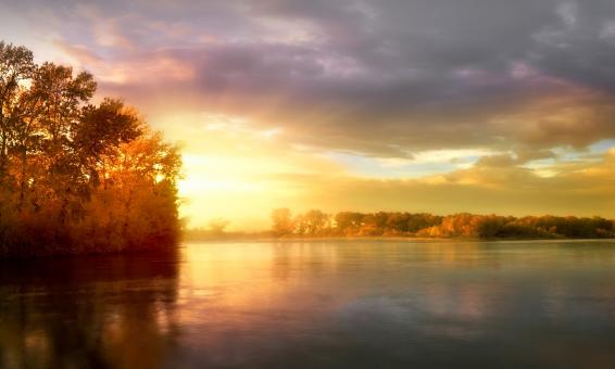 Free Stock Photo of Autumn Colors - Autumn in the River - Fall Colors