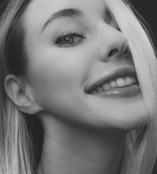 Free Stock Photo of Smiling woman