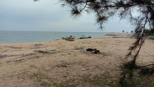 Free Stock Photo of Gorgeous Beach That Also Has a Boat
