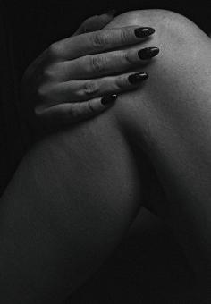 Free Stock Photo of Hand on knee