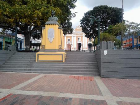 Free Stock Photo of Estatua plaza la Pastora 