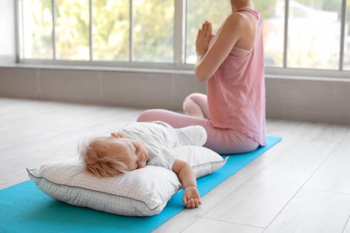 Free Stock Photo of Yoga mom