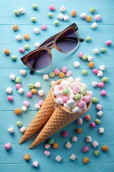 Free Stock Photo of View of summer sunglasses with marshmallows and ice cream