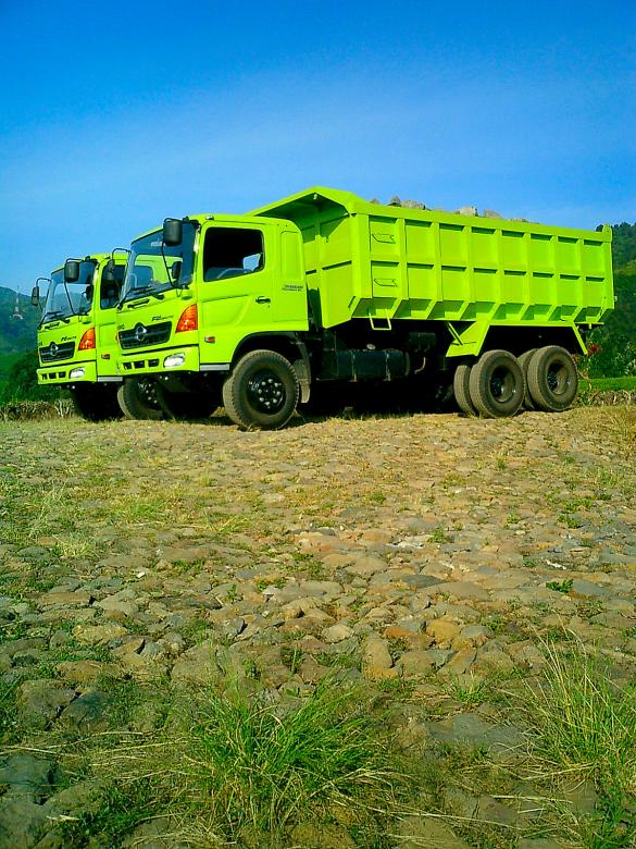 Free stock image of Hino Truck created by Budi Purwito