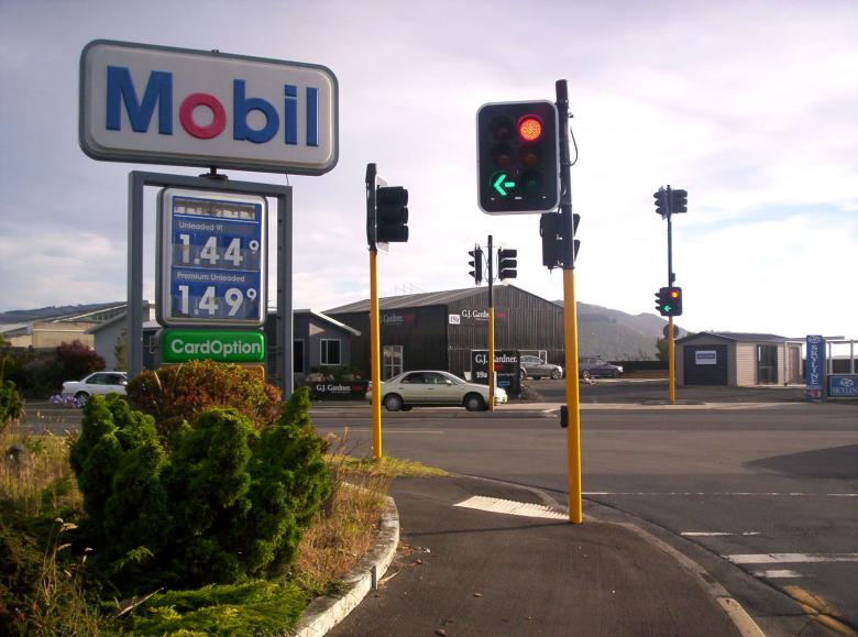 Free stock image of Mobil 2 created by Peter Alexander Robb