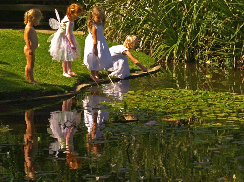 Free stock image of Girls in the park created by alberto re