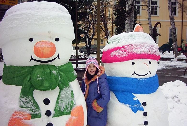 Free stock image of Snowmen and a girl created by nadya mochkova