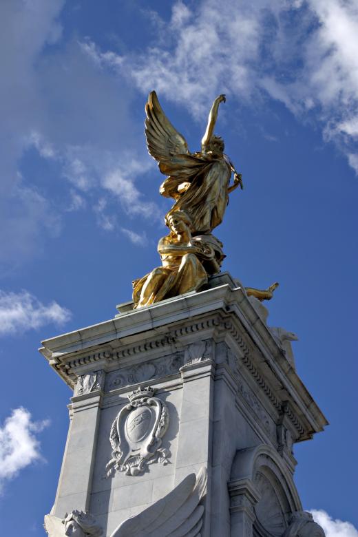 Free stock image of Golden statue from the side created by Bjorgvin