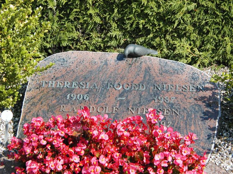 Free stock image of Tomb stone created by Bjorgvin