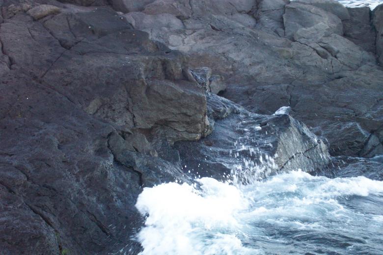 Free stock image of Cliffs by the sea created by Héðinn