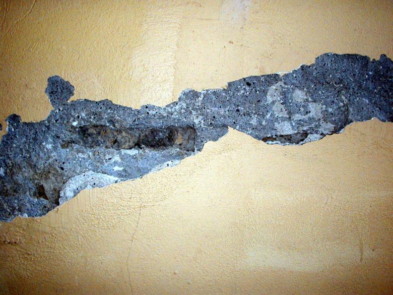 Free stock image of Cracked wall created by Bjorgvin