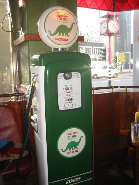 Free stock image of Gasoline pump created by damien van holten