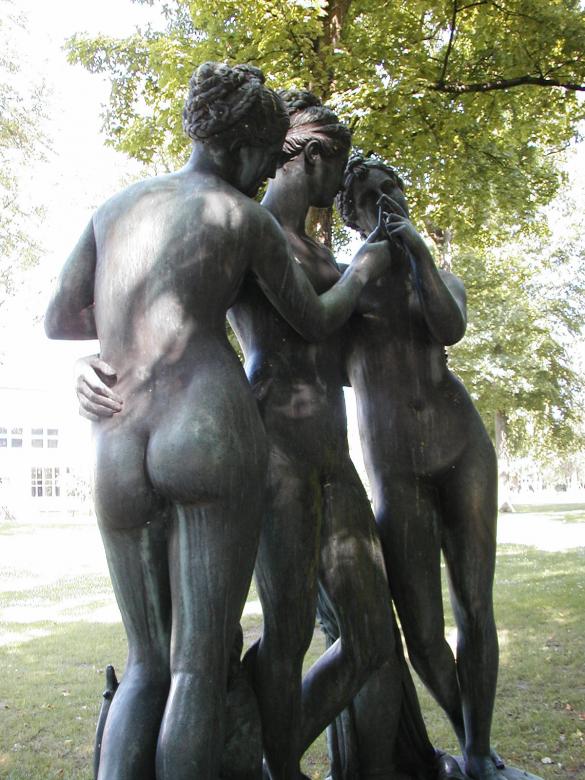 Free stock image of 3 Women created by Bjorgvin