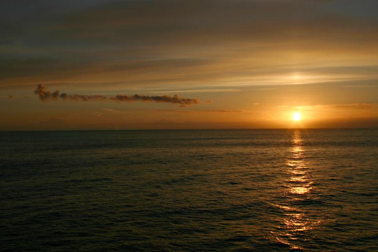 Free stock image of Sunset on the ocean created by Bjorgvin