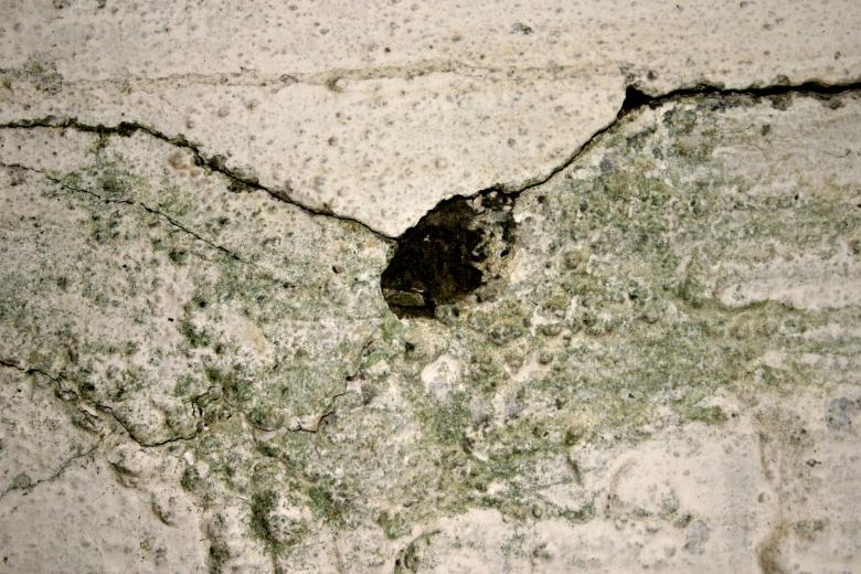 Free stock image of Cracked concrete texture created by Bjorgvin