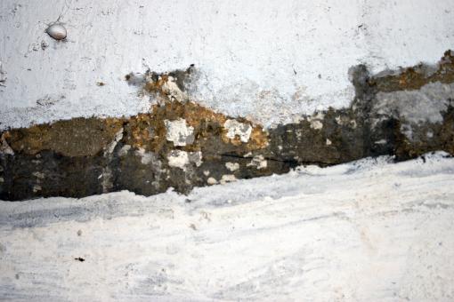 Free Stock Photo of Cracked white wall