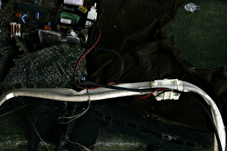 Free stock image of Broken radio print plate and wires created by Bjorgvin