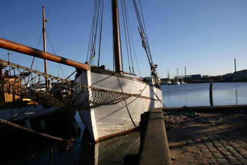 Free Stock Photo of A boat by the harbor