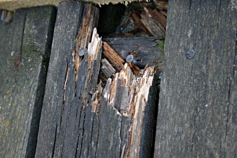 Free stock image of Broken wook plank with nails created by Bjorgvin