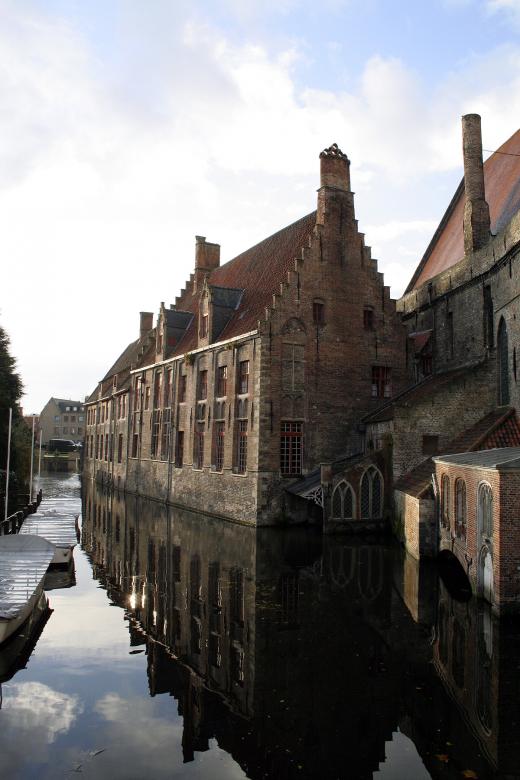 Free stock image of Church in Brugge, Belgium created by damien van holten